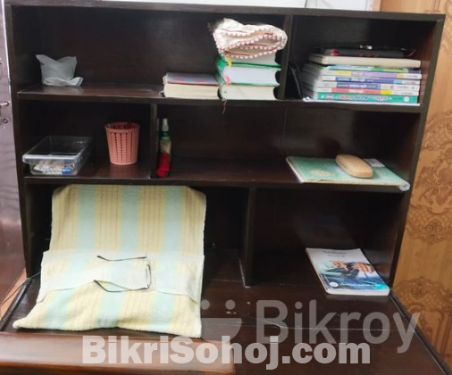 পড়ার টেবিল